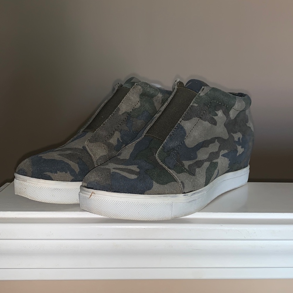 Size 6 Camouflage Water-Proof Sneaker